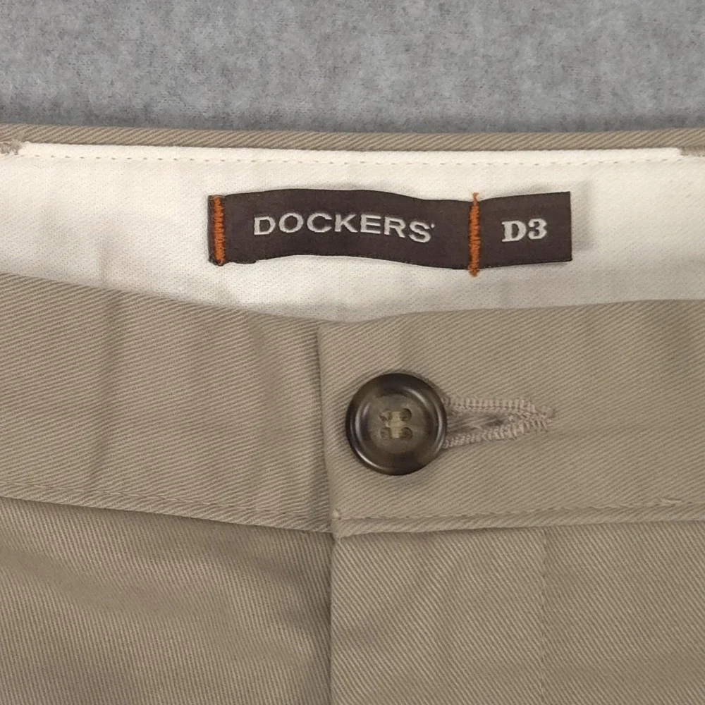 Dockers D3 Mens 38x29 Beige Khaki Flat Front Casual Chino Pants School